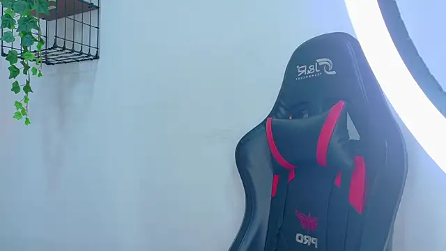 Snapshot of AnnieRouse__ chatting on 02/05/26, 11:50 AnnieRouse online show from 02/05/26, 11:50