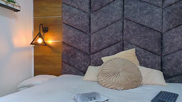 Snapshot of AnnieRouse__ chatting on 02/24/26, 11:44 AnnieRouse online show from 02/24/26, 11:44