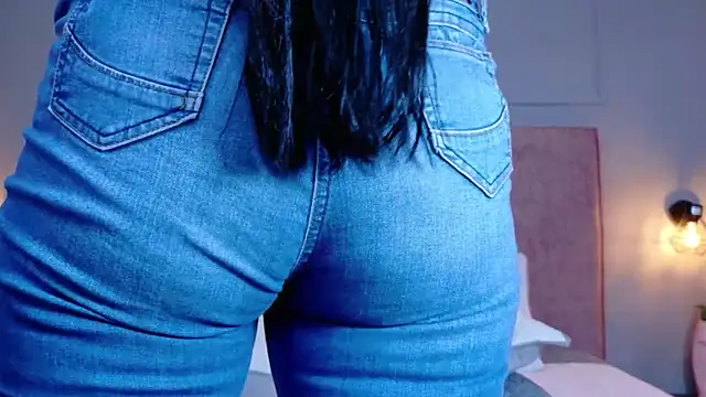 Busty Zay online show from 04/16/26, 09:39