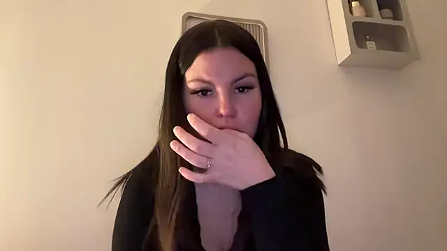 kiaraaaa75 online show from 02/01/26, 06:17