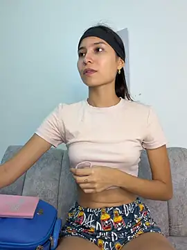 velvetluna  online show from 04/30/26, 02:24