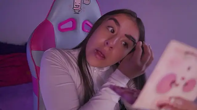 Snapshot of mavi_boo chatting on 02/18/26, 08:49 mavi boo online show from 02/18/26, 08:49