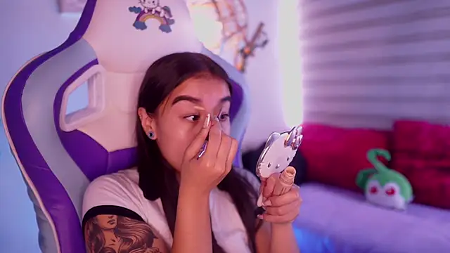 Snapshot of mavi_boo chatting on 02/13/26, 07:03 mavi boo online show from 02/13/26, 07:03