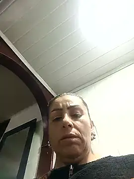 Snapshot of maynor_1998 chatting on 04/15/26, 11:27 maynor 1998 online show from 04/15/26, 11:27