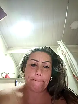 Snapshot of maynor_1998 chatting on 03/23/26, 11:32 maynor 1998 online show from 03/23/26, 11:32