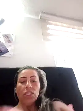 Snapshot of maynor_1998 chatting on 04/15/26, 11:59 maynor 1998 online show from 04/15/26, 11:59