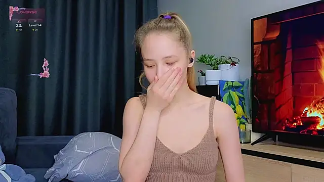 Snapshot of y0ur_sunshinee chatting on 02/01/26, 10:57 y0ur sunshinee online show from 02/01/26, 10:57