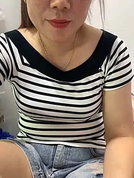 Snapshot of Baby-lovely69 chatting on 02/05/26, 03:24 Baby-lovely69 online show from 02/05/26, 03:24