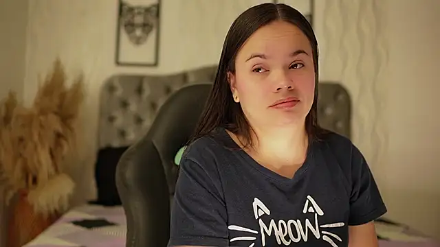 Snapshot of katt_eyes_ chatting on 02/08/26, 01:42 katt eyes online show from 02/08/26, 01:42