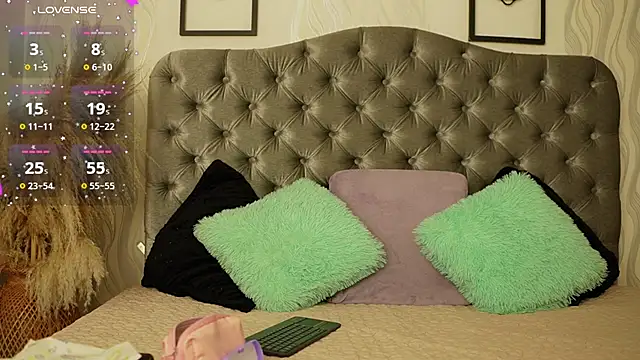 Snapshot of katt_eyes_ chatting on 02/25/26, 01:22 katt eyes online show from 02/25/26, 01:22