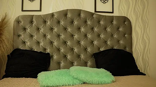 katt eyes  online show from 03/12/26, 01:15