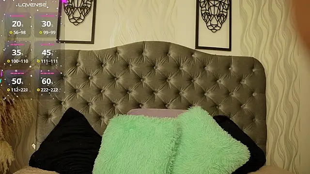 Snapshot of katt_eyes_ chatting on 02/28/26, 01:22 katt eyes online show from 02/28/26, 01:22