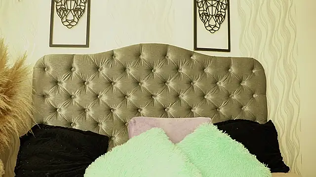 katt eyes  online show from 03/31/26, 01:13