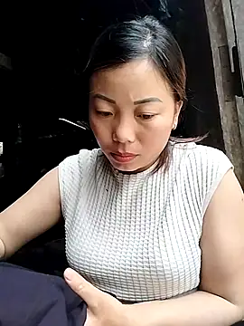 Ella-aa online show from 05/18/26, 06:29