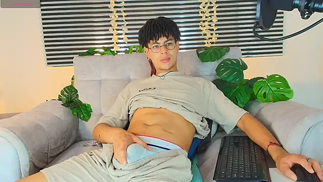 ThiiagoSaeenz online show from 06/18/26, 08:14