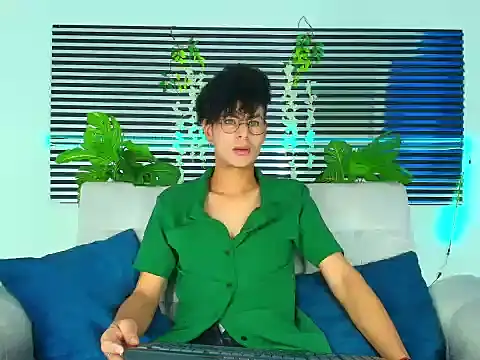 Snapshot of ThiiagoSaeenz chatting on 02/05/26, 04:14 ThiiagoSaeenz online show from 02/05/26, 04:14