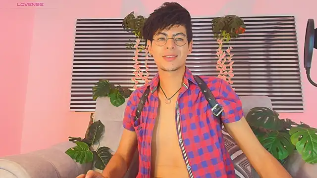 Snapshot of ThiiagoSaeenz chatting on 05/28/26, 05:48 ThiiagoSaeenz online show from 05/28/26, 05:48