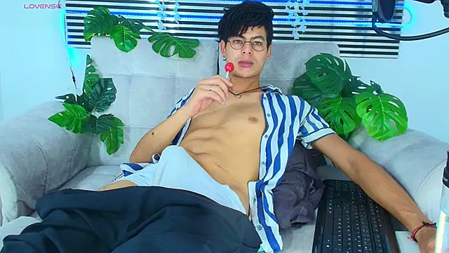 Snapshot of ThiiagoSaeenz chatting on 05/23/26, 05:34 ThiiagoSaeenz online show from 05/23/26, 05:34