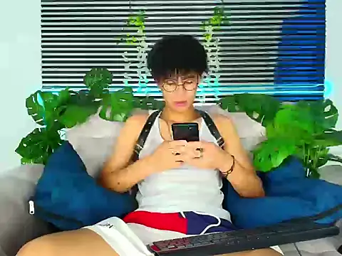 ThiiagoSaeenz online show from 03/05/26, 04:03