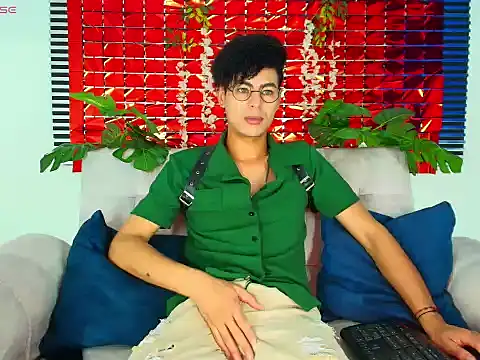 Snapshot of ThiiagoSaeenz chatting on 02/13/26, 03:12 ThiiagoSaeenz online show from 02/13/26, 03:12