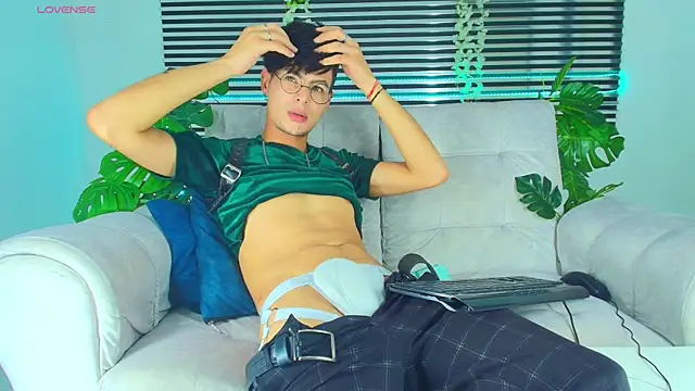 ThiiagoSaeenz online show from 04/16/26, 09:50