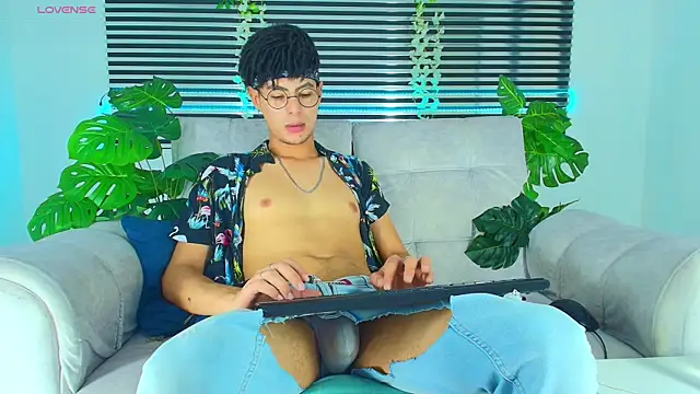 ThiiagoSaeenz online show from 04/15/26, 05:50