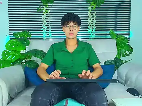 ThiiagoSaeenz online show from 04/13/26, 03:38