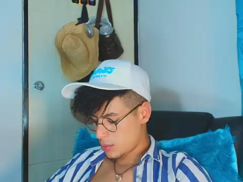 ThiiagoSaeenz online show from 06/11/26, 12:32