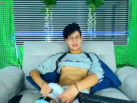 ThiiagoSaeenz online show from 03/25/26, 04:06