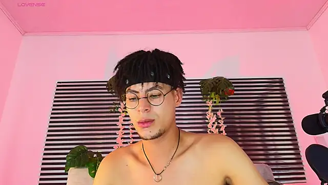 ThiiagoSaeenz online show from 06/06/26, 03:45