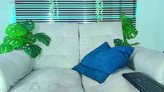 Snapshot of ThiiagoSaeenz chatting on 04/22/26, 03:52 ThiiagoSaeenz online show from 04/22/26, 03:52