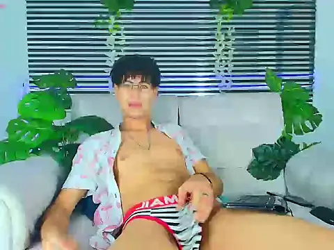 ThiiagoSaeenz online show from 04/14/26, 05:34