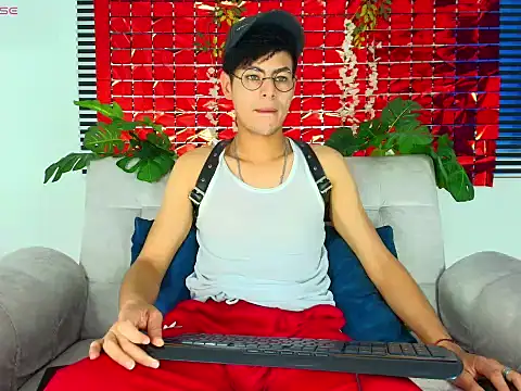 Snapshot of ThiiagoSaeenz chatting on 02/17/26, 02:47 ThiiagoSaeenz online show from 02/17/26, 02:47