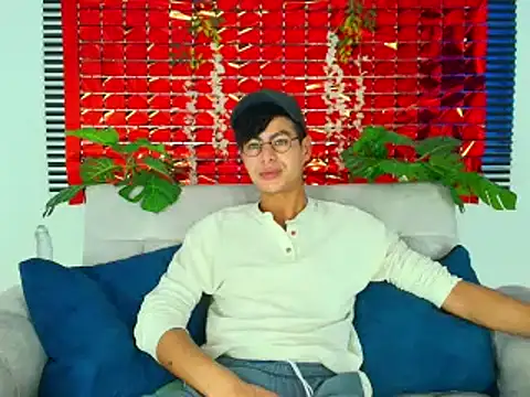 Snapshot of ThiiagoSaeenz chatting on 02/12/26, 06:18 ThiiagoSaeenz online show from 02/12/26, 06:18