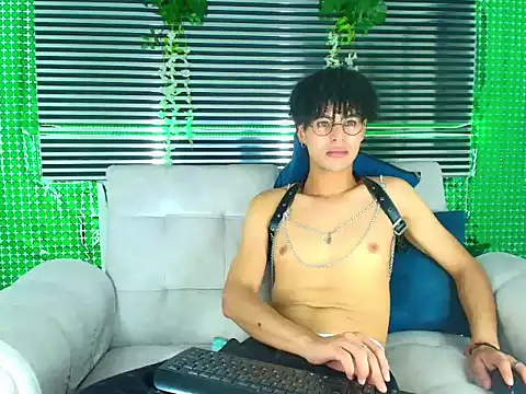 ThiiagoSaeenz online show from 03/18/26, 04:41