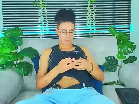 ThiiagoSaeenz online show from 04/08/26, 04:41