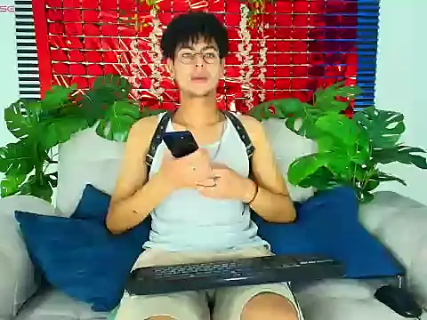 Snapshot of ThiiagoSaeenz chatting on 02/23/26, 03:34 ThiiagoSaeenz online show from 02/23/26, 03:34