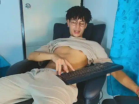 ThiiagoSaeenz online show from 06/24/26, 11:13