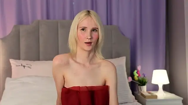 Snapshot of CrystalLili chatting on 05/25/26, 03:17 CrystalLili online show from 05/25/26, 03:17