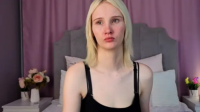 Snapshot of CrystalLili chatting on 06/10/26, 02:57 CrystalLili online show from 06/10/26, 02:57