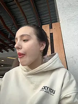 Snapshot of MiaTee chatting on 02/28/26, 04:12 MiaTee online show from 02/28/26, 04:12