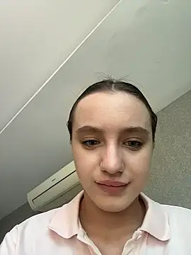 MiaTee online show from 04/03/26, 01:56