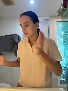 MiaTee online show from 03/25/26, 02:12