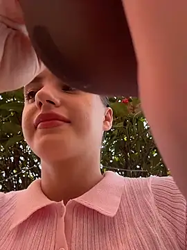 MiaTee online show from 04/05/26, 01:56