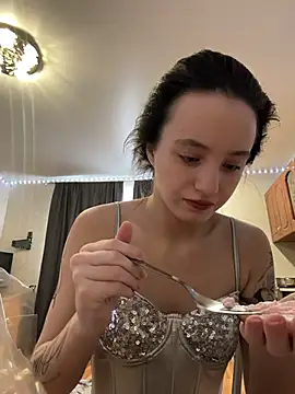 Snapshot of MiaTee chatting on 02/01/26, 03:49 MiaTee online show from 02/01/26, 03:49