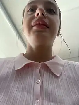 MiaTee online show from 04/12/26, 02:04