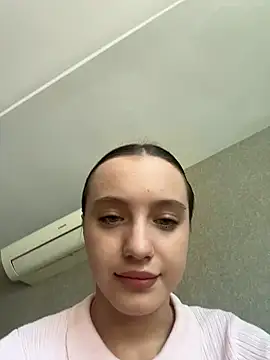 MiaTee online show from 04/11/26, 01:57