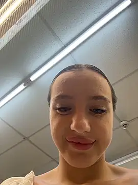 MiaTee online show from 04/17/26, 02:03