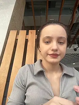 Snapshot of MiaTee chatting on 02/12/26, 04:12 MiaTee online show from 02/12/26, 04:12