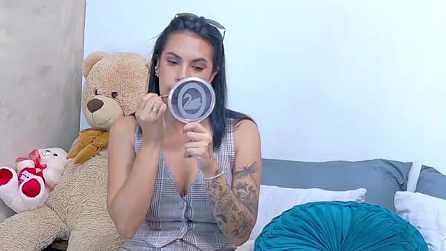 Snapshot of AndiVasquez chatting on 07/09/26, 01:43 AndiVasquez online show from 07/09/26, 01:43